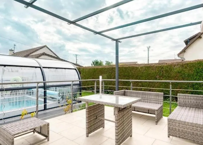 Confortable A Ranville, Piscine Privee Vila